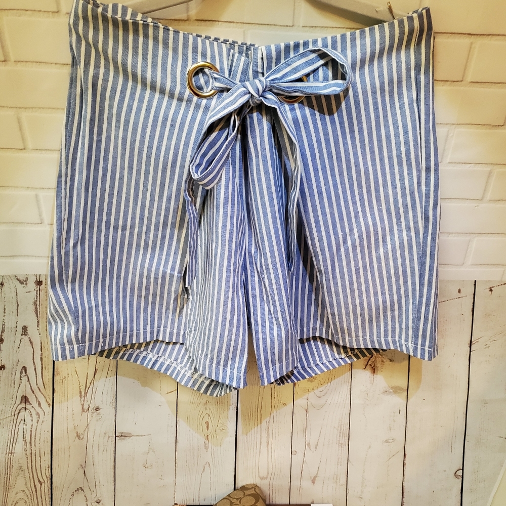 High-waisted short.